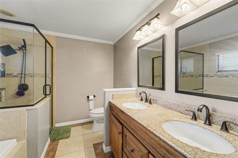 House in Tampa, Florida 4 bedrooms, 188.03 sq.m. № 2430324 - photo 14
