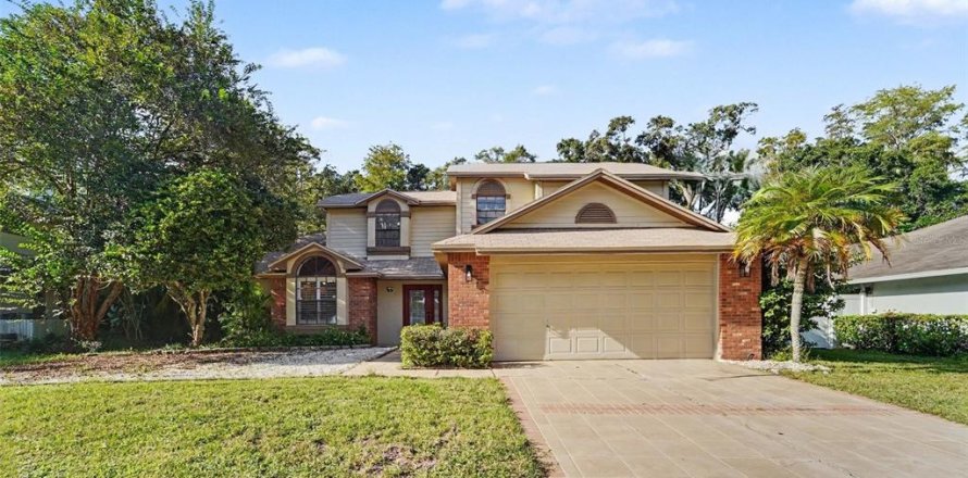 House in Tampa, Florida 4 bedrooms, 188.03 sq.m. № 2430324