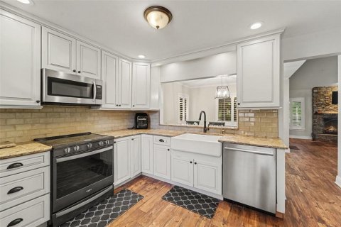 House in Tampa, Florida 4 bedrooms, 188.03 sq.m. № 2430324 - photo 7