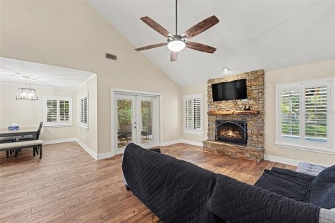 House in Tampa, Florida 4 bedrooms, 188.03 sq.m. № 2430324 - photo 11