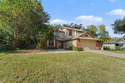 House in Tampa, Florida 4 bedrooms, 188.03 sq.m. № 2430324 - photo 5