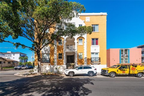Immobilier commercial à vendre à Miami, Floride № 2091257 - photo 2