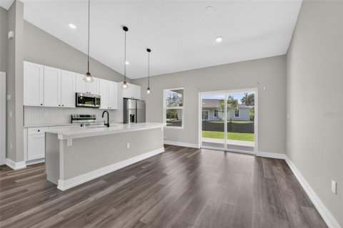 Villa ou maison à vendre à Rotonda, Floride: 3 chambres, 141.77 m2 № 2396138 - photo 5