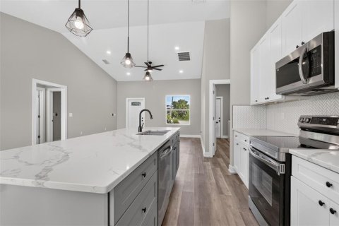 Villa ou maison à vendre à Rotonda, Floride: 3 chambres, 141.77 m2 № 2396138 - photo 6