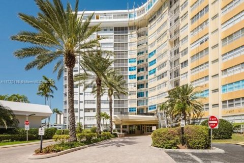 Copropriété à vendre à Hallandale Beach, Floride: 1 chambre, 96.15 m2 № 1874803 - photo 1