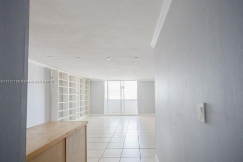 Copropriété à vendre à Hallandale Beach, Floride: 1 chambre, 96.15 m2 № 1874803 - photo 17