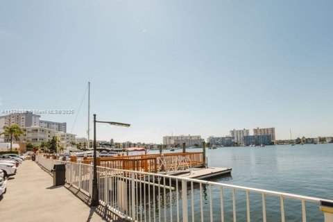 Copropriété à vendre à Hallandale Beach, Floride: 1 chambre, 96.15 m2 № 1874803 - photo 3