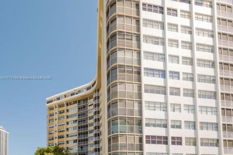 Copropriété à vendre à Hallandale Beach, Floride: 1 chambre, 96.15 m2 № 1874803 - photo 6