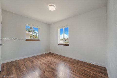 Villa ou maison à vendre à Miami, Floride: 4 chambres, 142.88 m2 № 2084242 - photo 10
