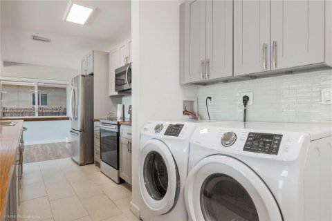 Villa ou maison à vendre à Miami, Floride: 4 chambres, 142.88 m2 № 2084242 - photo 5