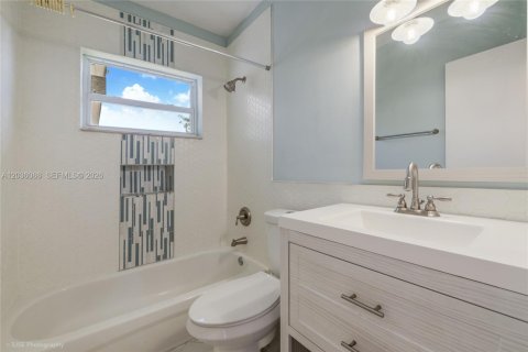 Villa ou maison à vendre à Miami, Floride: 4 chambres, 142.88 m2 № 2084242 - photo 7