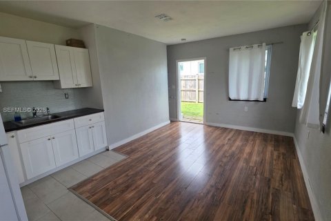 Villa ou maison à vendre à Miami, Floride: 4 chambres, 142.88 m2 № 2084242 - photo 13