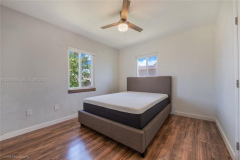 Villa ou maison à vendre à Miami, Floride: 4 chambres, 142.88 m2 № 2084242 - photo 9