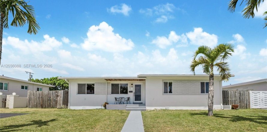 Villa ou maison à Miami, Floride 4 chambres, 142.88 m2 № 2084242