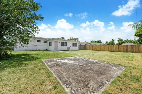 Villa ou maison à vendre à Miami, Floride: 4 chambres, 142.88 m2 № 2084242 - photo 12