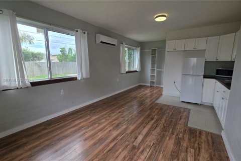 Villa ou maison à vendre à Miami, Floride: 4 chambres, 142.88 m2 № 2084242 - photo 14