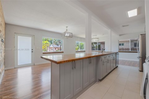 Villa ou maison à vendre à Miami, Floride: 4 chambres, 142.88 m2 № 2084242 - photo 6