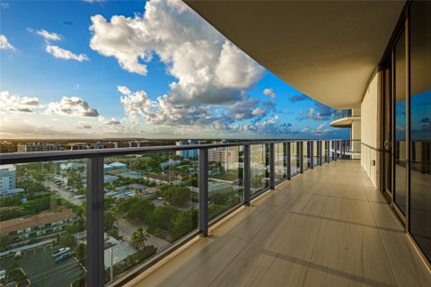 Condo in Pompano Beach, Florida, 3 bedrooms  № 787667 - photo 1