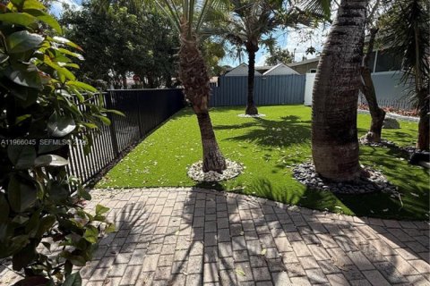 House in Pompano Beach, Florida 3 bedrooms, 137.77 sq.m. № 2027866 - photo 10