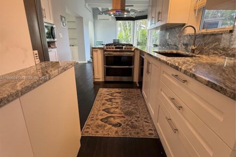 House in Pompano Beach, Florida 3 bedrooms, 137.77 sq.m. № 2027866 - photo 17