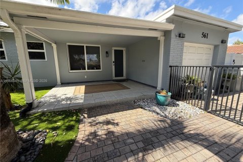 House in Pompano Beach, Florida 3 bedrooms, 137.77 sq.m. № 2027866 - photo 2