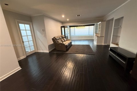 House in Pompano Beach, Florida 3 bedrooms, 137.77 sq.m. № 2027866 - photo 25