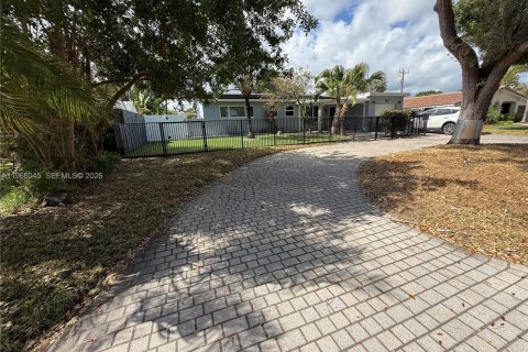 House in Pompano Beach, Florida 3 bedrooms, 137.77 sq.m. № 2027866 - photo 3