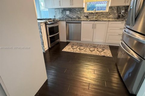 House in Pompano Beach, Florida 3 bedrooms, 137.77 sq.m. № 2027866 - photo 14