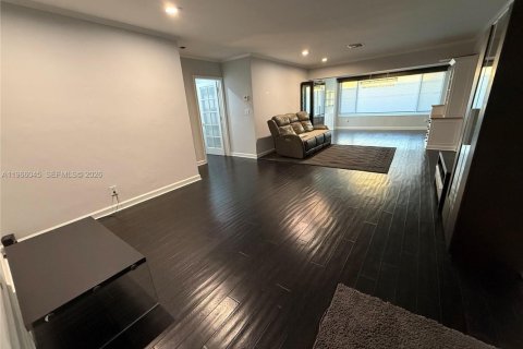 House in Pompano Beach, Florida 3 bedrooms, 137.77 sq.m. № 2027866 - photo 26