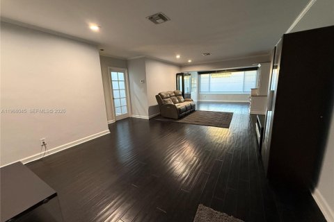 House in Pompano Beach, Florida 3 bedrooms, 137.77 sq.m. № 2027866 - photo 27