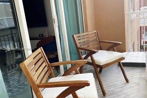 Condo in Miami, Florida, 2 bedrooms  № 2381585 - photo 7