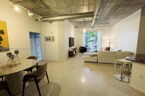 Condo in Miami, Florida, 2 bedrooms  № 2381585 - photo 10