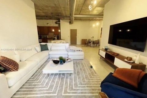 Condo in Miami, Florida, 2 bedrooms  № 2381585 - photo 9