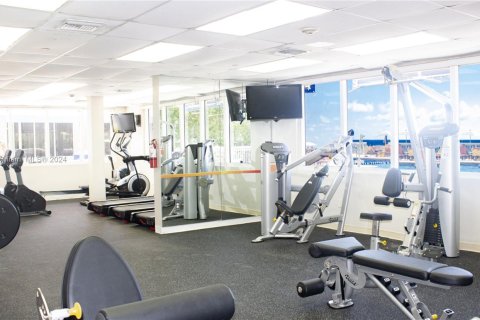 Condo in Sunny Isles Beach, Florida  № 1328487 - photo 12