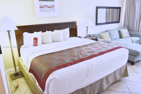 Condo in Sunny Isles Beach, Florida  № 1328487 - photo 5