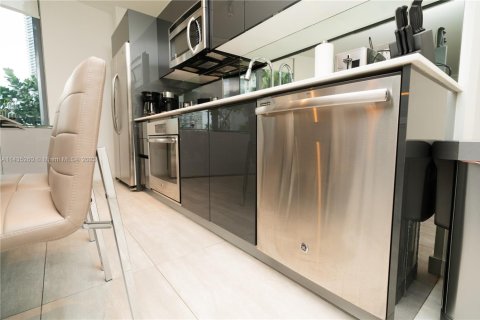 Condominio en alquiler en Miami, Florida, 2 dormitorios, 103.68 m2 № 1865007 - foto 9