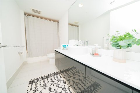 Condominio en alquiler en Miami, Florida, 2 dormitorios, 103.68 m2 № 1865007 - foto 24