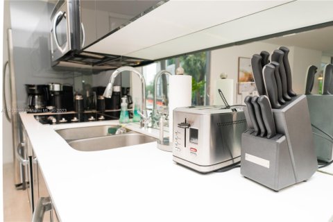 Condominio en alquiler en Miami, Florida, 2 dormitorios, 103.68 m2 № 1865007 - foto 8