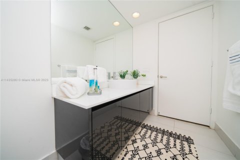 Condominio en alquiler en Miami, Florida, 2 dormitorios, 103.68 m2 № 1865007 - foto 25