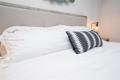 Condominio en alquiler en Miami, Florida, 2 dormitorios, 103.68 m2 № 1865007 - foto 18