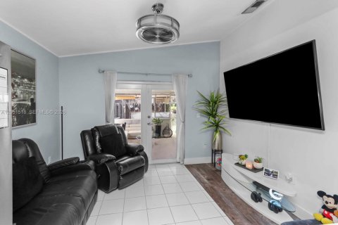 Villa ou maison à vendre à Hialeah, Floride: 3 chambres, 108.7 m2 № 2180052 - photo 16