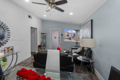 Villa ou maison à vendre à Hialeah, Floride: 3 chambres, 108.7 m2 № 2180052 - photo 4