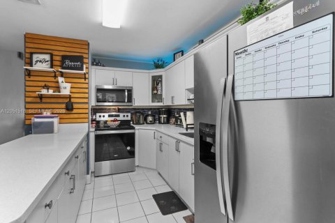 Villa ou maison à vendre à Hialeah, Floride: 3 chambres, 108.7 m2 № 2180052 - photo 12