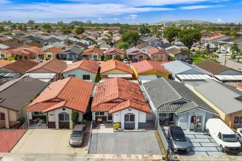 Villa ou maison à vendre à Hialeah, Floride: 3 chambres, 108.7 m2 № 2180052 - photo 3