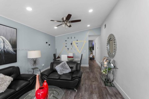 Villa ou maison à vendre à Hialeah, Floride: 3 chambres, 108.7 m2 № 2180052 - photo 5
