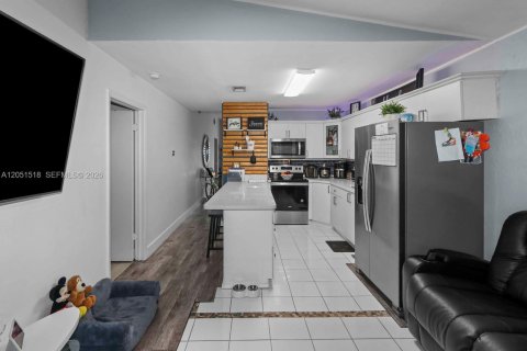 Villa ou maison à vendre à Hialeah, Floride: 3 chambres, 108.7 m2 № 2180052 - photo 11