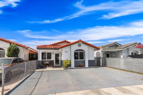 Villa ou maison à vendre à Hialeah, Floride: 3 chambres, 108.7 m2 № 2180052 - photo 2