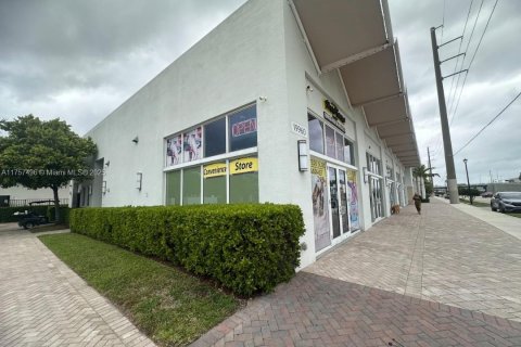 Commercial property in Aventura, Florida № 1864611 - photo 2