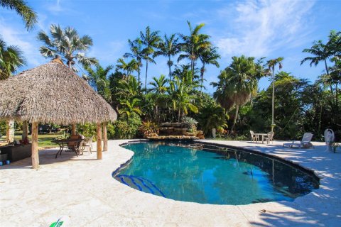 Casa en venta en Miami, Florida, 2 dormitorios, 676.33 m2 № 1968327 - foto 6