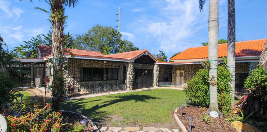 Casa en Miami, Florida 2 dormitorios, 676.33 m2 № 1968327